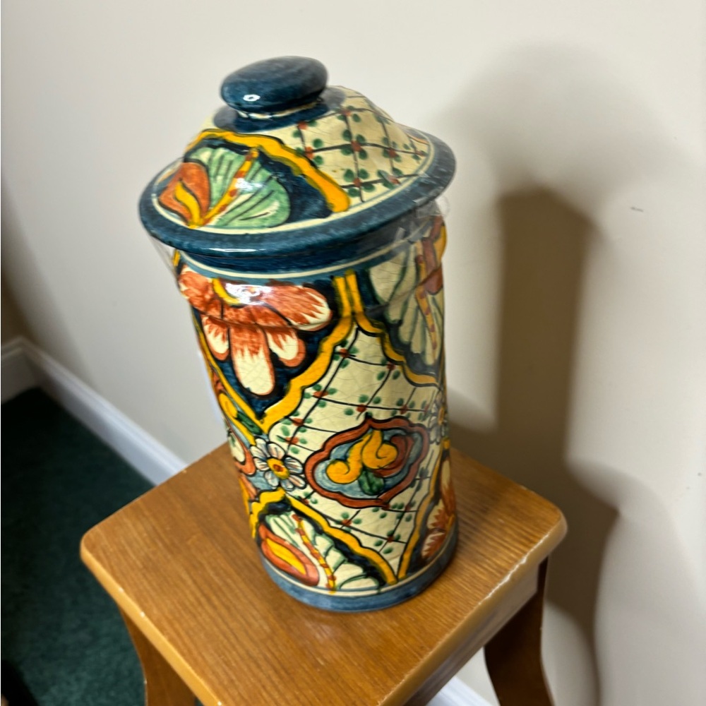 Beautiful jar - Picture 2 of 3